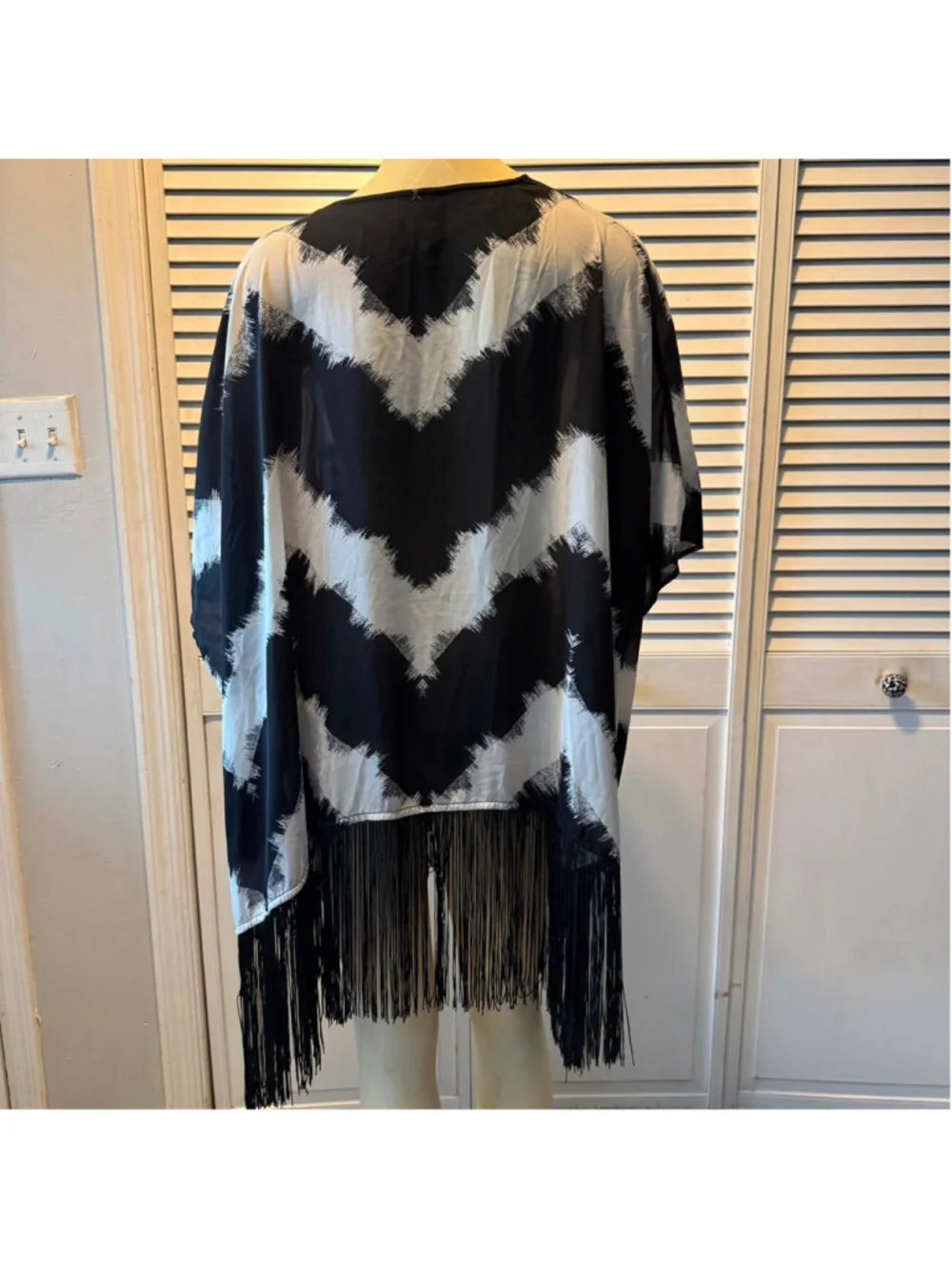 Mossimo Women’s Black & White Abstract Kimono Top Fringe Boho Cover Up